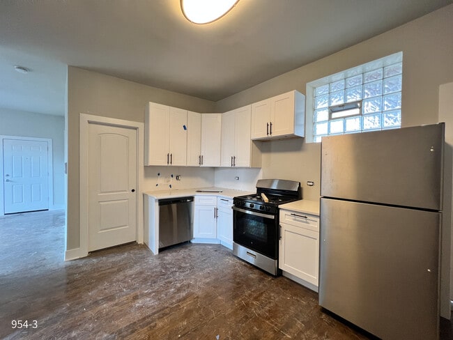 Building Photo - 954 N Rockwell St