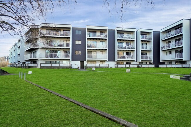 Photo du bâtiment - Park West Apartments