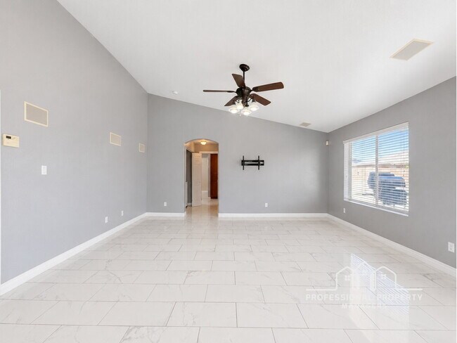 Foto del edificio - 4-bedroom, 3-bathroom home in Parkway Place