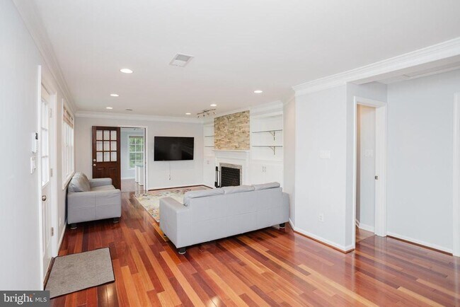 Foto del edificio - 2177 Chain Bridge Rd