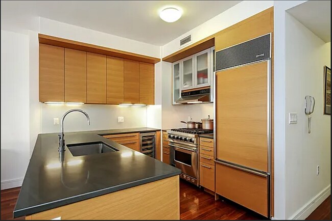 An open chef's kitchen with top of the line appliances including Sub-Zero refrigerator, Viking gas r - 30 West St