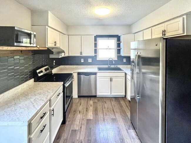 Building Photo - 615 Meadowview Dr