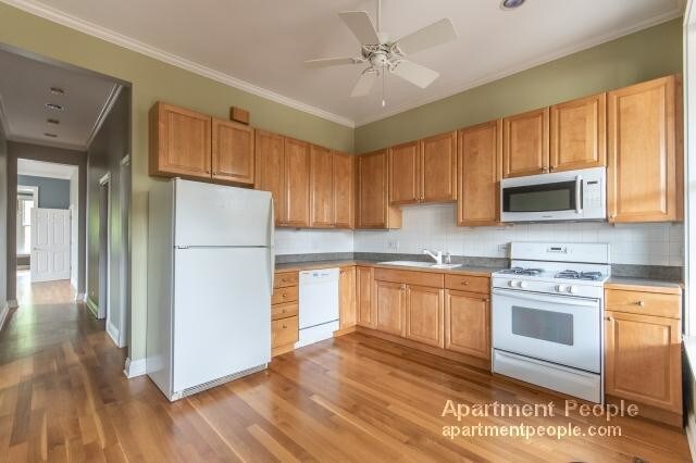 Building Photo - 2456 N Surrey Ct