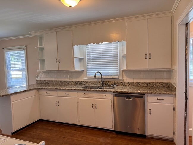 Building Photo - 2 BED, 1 BATH HOME LOCATED A FEW BLOCKS FROM DOWNTOWN ASHEBORO!