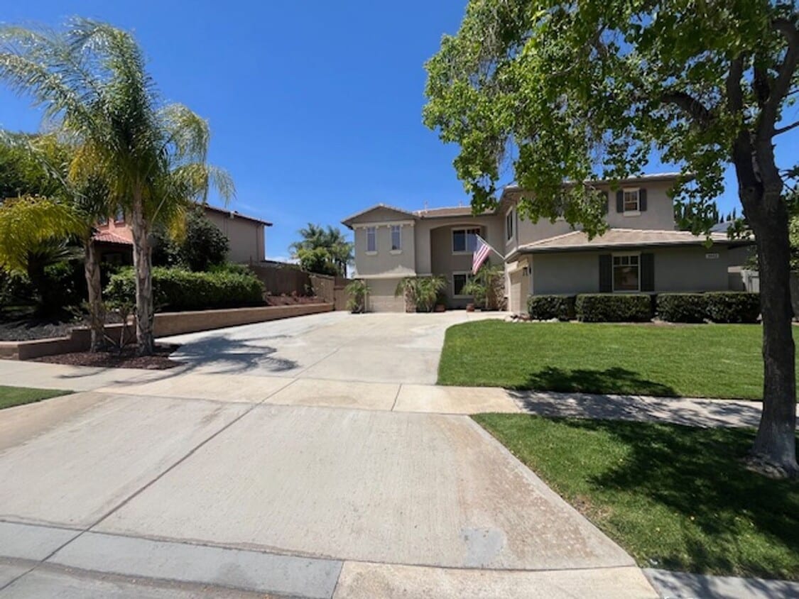 Primary Photo - Beautifully Updated 5-Bedroom Home with Ci...