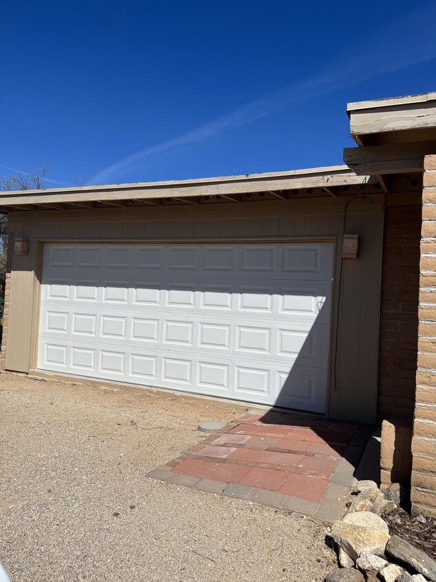 Primary Photo - 10571 E Deerfield Pl