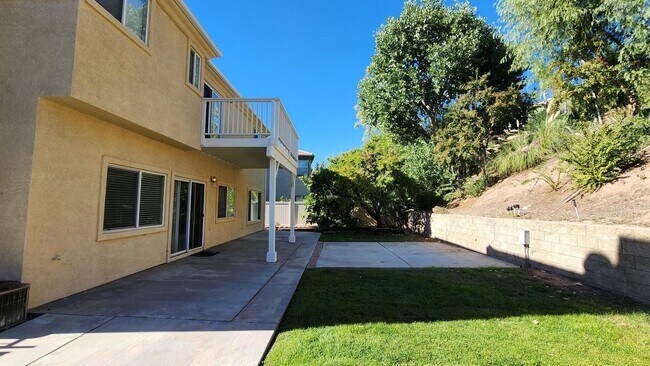 Building Photo - Move in Ready - East Highlands Ranch