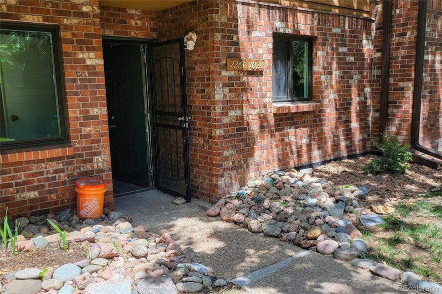 Foto principal - 2261 S Buckley Rd