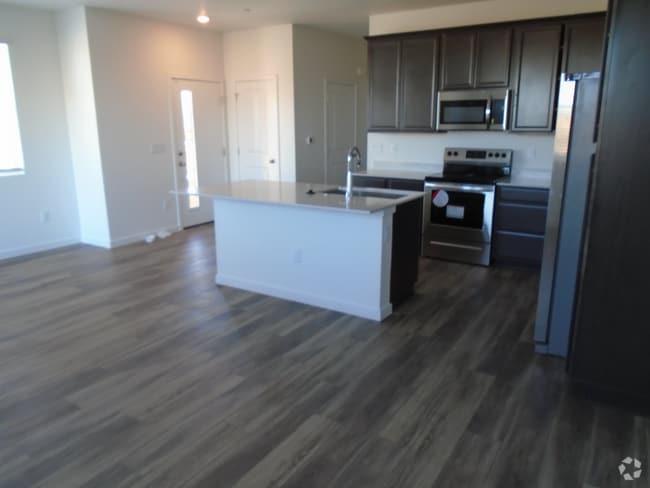 Building Photo - 5395 Euclid Dr