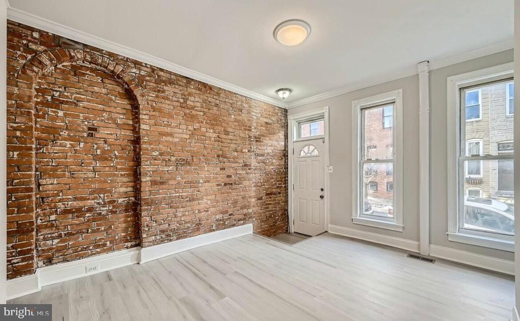 Primary Photo - 120 Burnett St