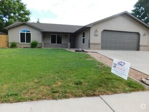 Building Photo - 2552 McCook Ave