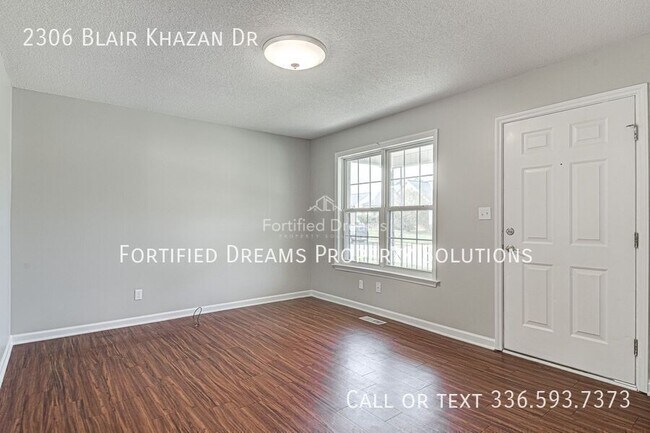 Foto del edificio - 2306 Blair-Khazan Dr