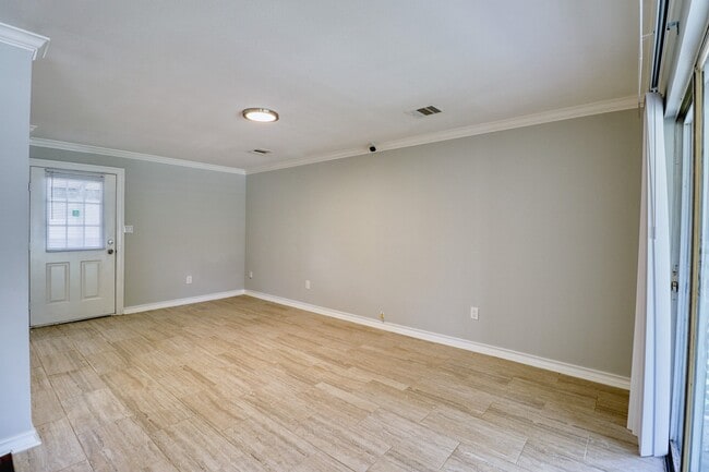 Foto del edificio - 7557 Meadowview Dr