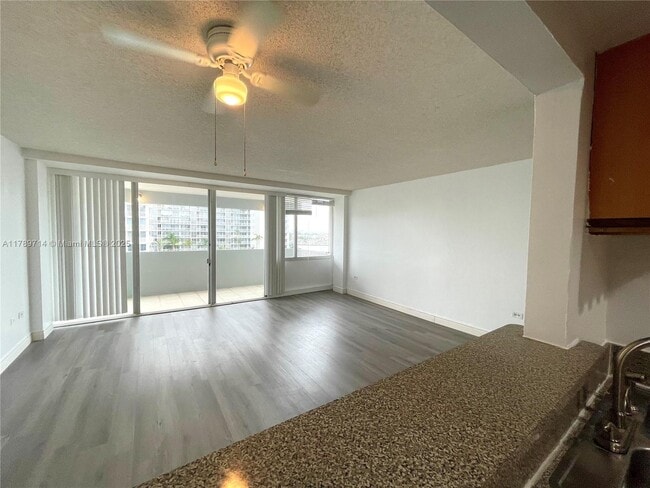Building Photo - 7545 E Treasure Dr