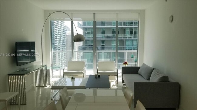 Building Photo - 1111 SW 1st Ave