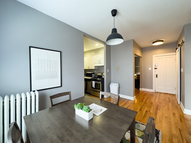 Foto del edificio - 635 W Cornelia Ave