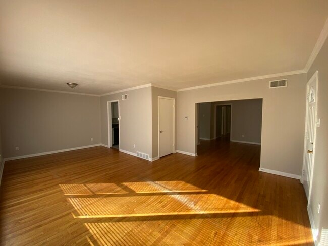 Foto del edificio - 3081 Earnett St