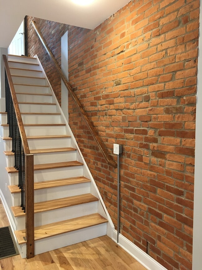 Main Steps - 296 Kelton Ave