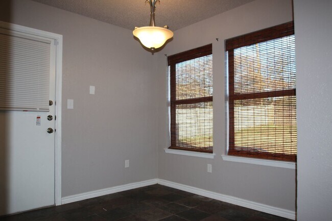 Foto del edificio - Cozy 3/2 Burleson Charmer | Wood-Burning Fireplace | 2-Car Garage | Pet-Friendly