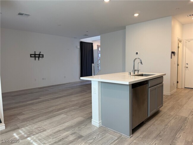 Building Photo - 8851 Flora Run Ave