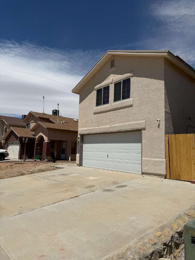 Building Photo - 14157 Tierra Delfin Dr