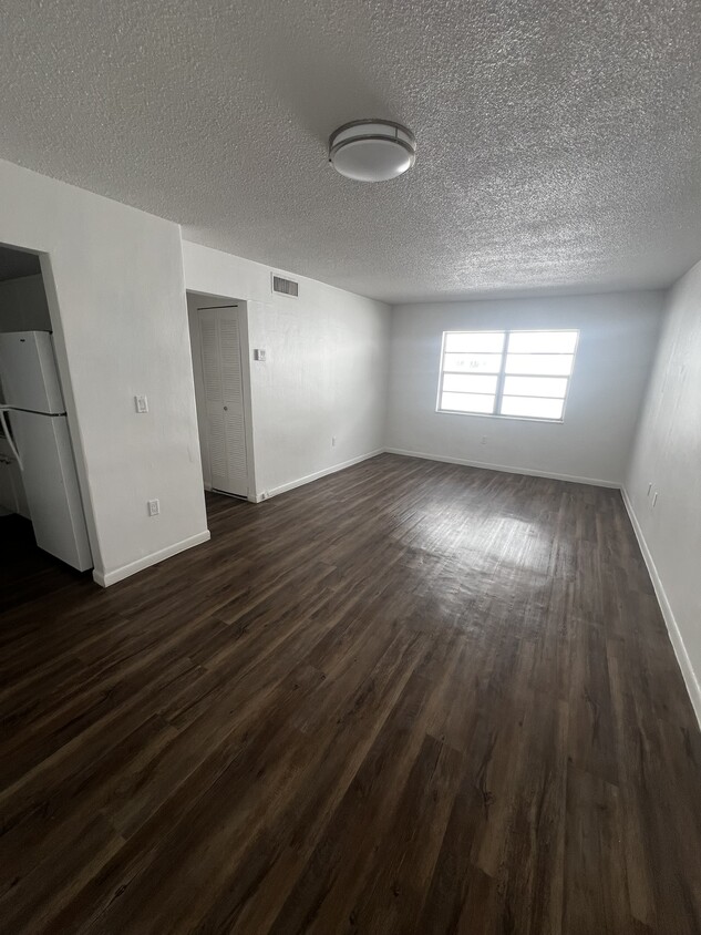 Foto principal - 3149 Center St