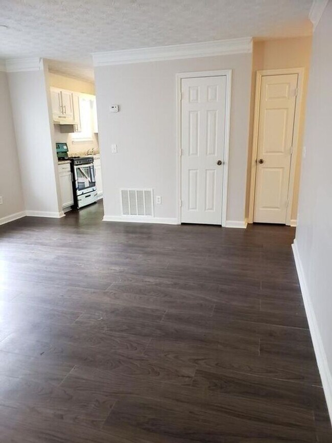 Building Photo - 2024 Charter Manor