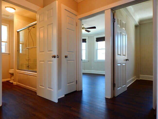 Entry Foyer - 71 Hobart St
