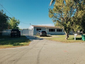 Building Photo - 7901 Grand Canal Dr