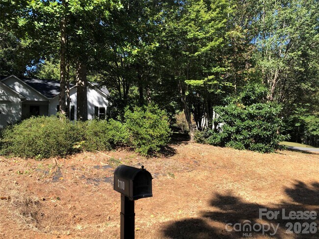 Foto del edificio - 3700 Sandberry Dr