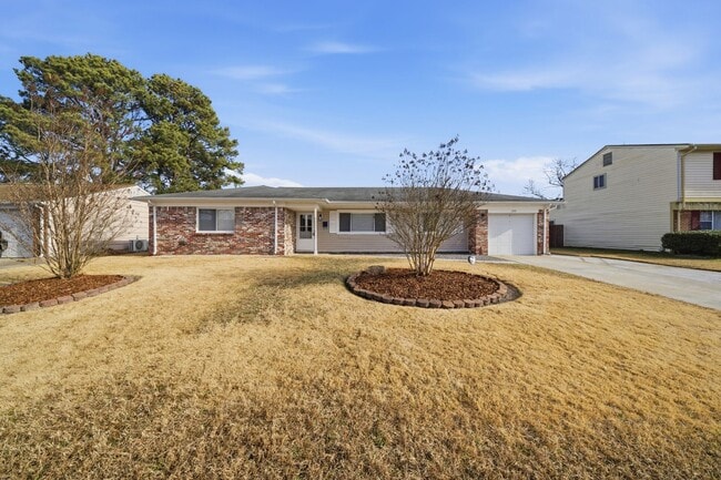 Photo - Spacious 4 bedroom/2 Bath Ranch Style Home