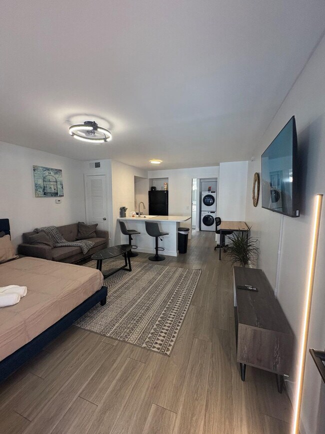 Foto del edificio - 6811 Great Northern Blvd