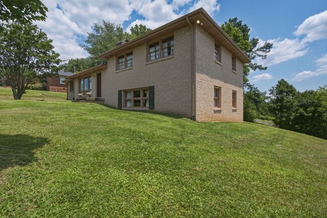 Building Photo - 5028 Danby Dr