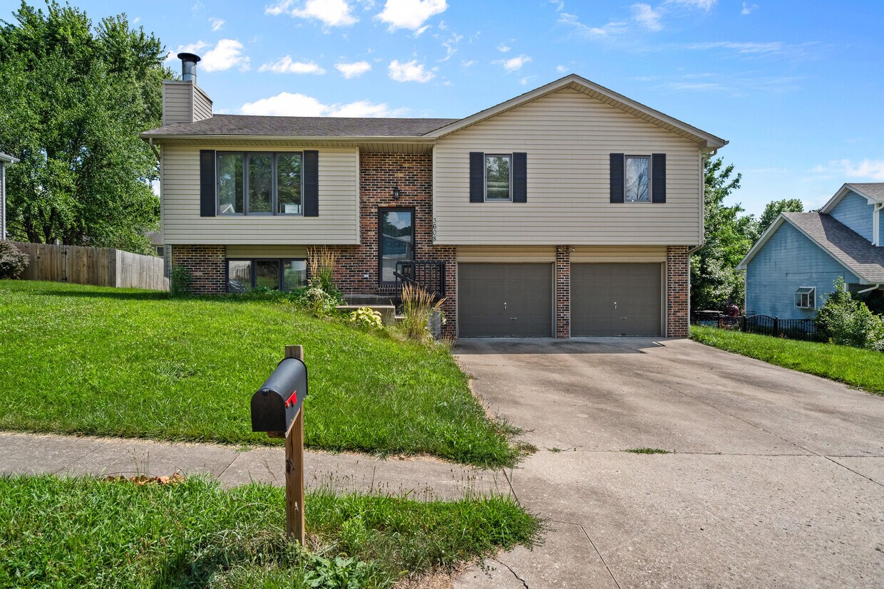 Primary Photo - 3608 Teakwood Dr