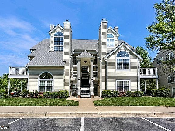 Building Photo - 903 Hillside Lake Ter