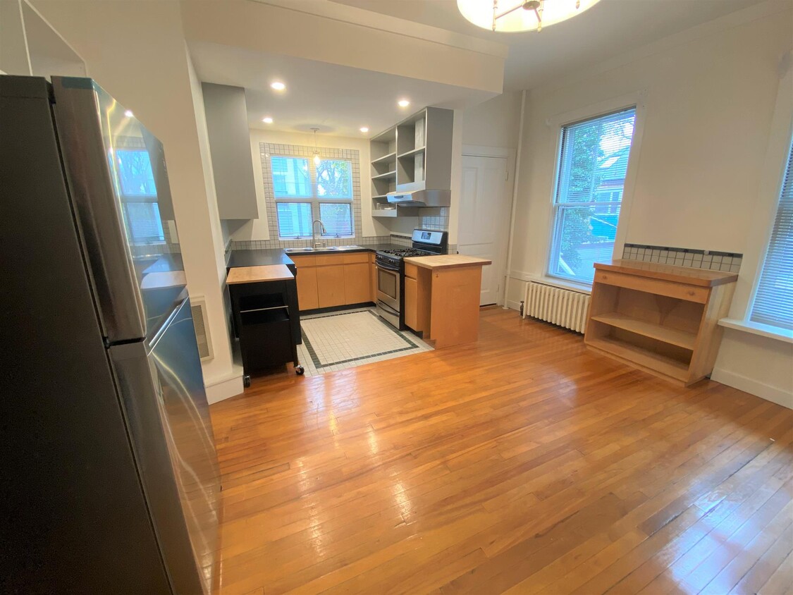 Primary Photo - 25 Highland Ave