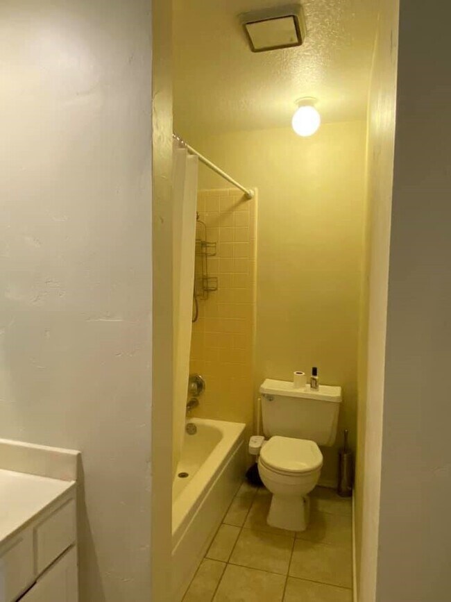 Building Photo - 1116 Hialeah Path