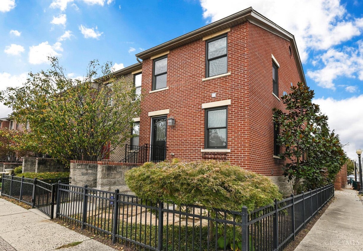 Primary Photo - 502 Elizabeth St