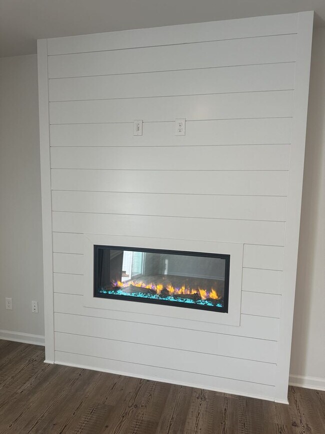 Foto del edificio - COMING SOON! Pet Friendly .. 3 bed 2.5 bath Townhome in STUNNING new community