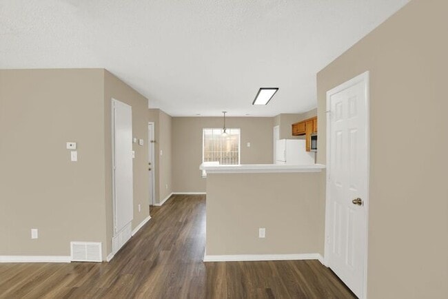 Building Photo - Two Story 2-bd/ 1.5-ba Southaven Townhome ...