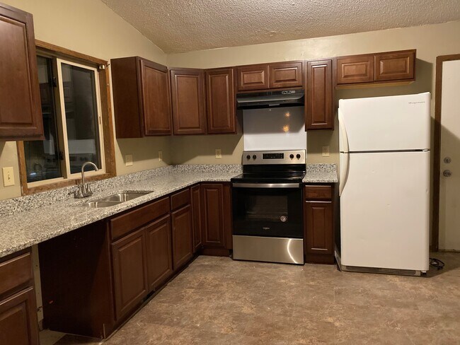 Encimeras de granito, recientemente remodeladas - 5812 84 1/2 Ave N