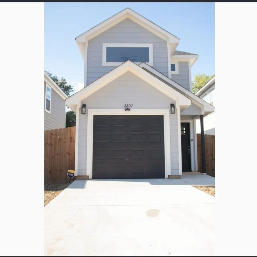 Photo - 2207 Anderson