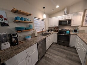 Building Photo - 2126 10th Ave