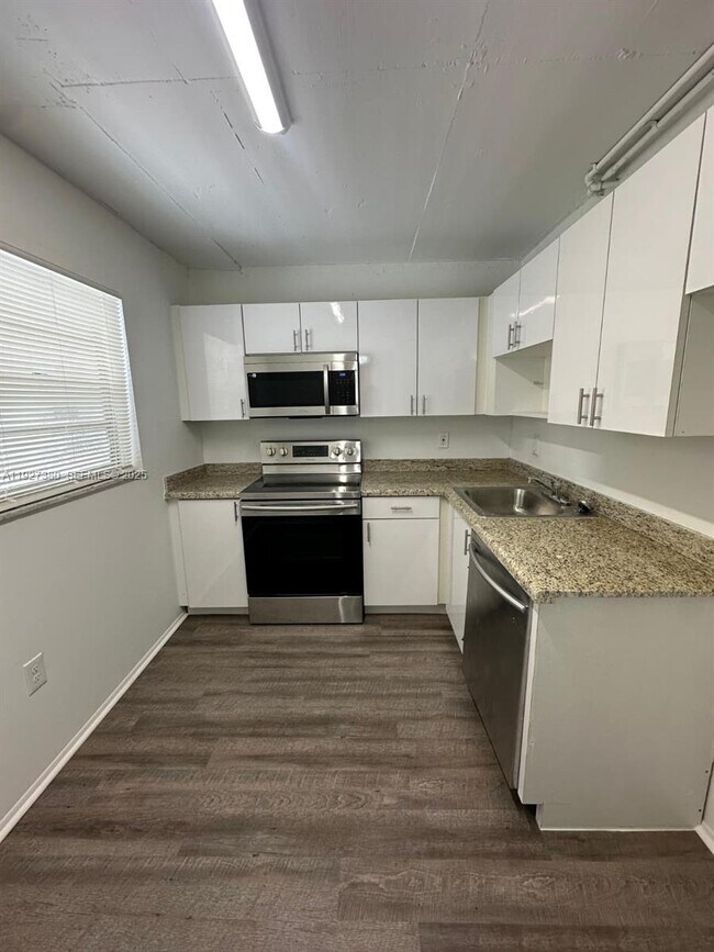 Foto del edificio - 15600 NW 7th Ave