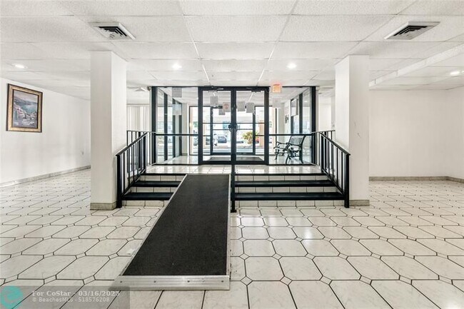 Foto del edificio - 4154 Inverrary Dr