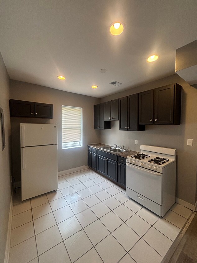 Photo - 7053 S Dante Ave (Chicago, IL)