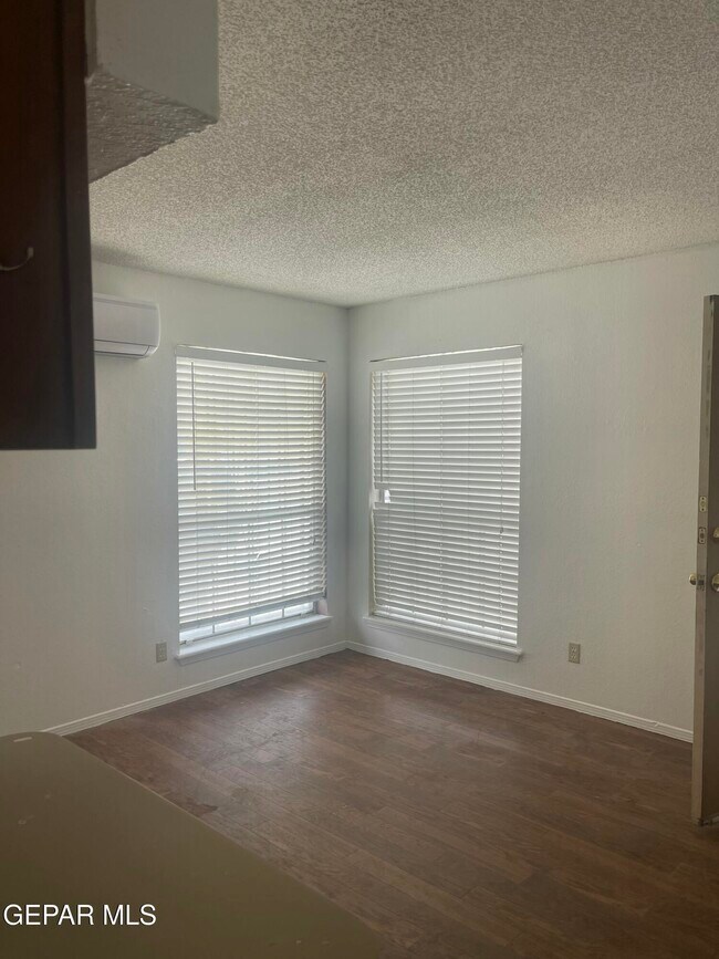 Building Photo - 10720 Forest Ridge Ln