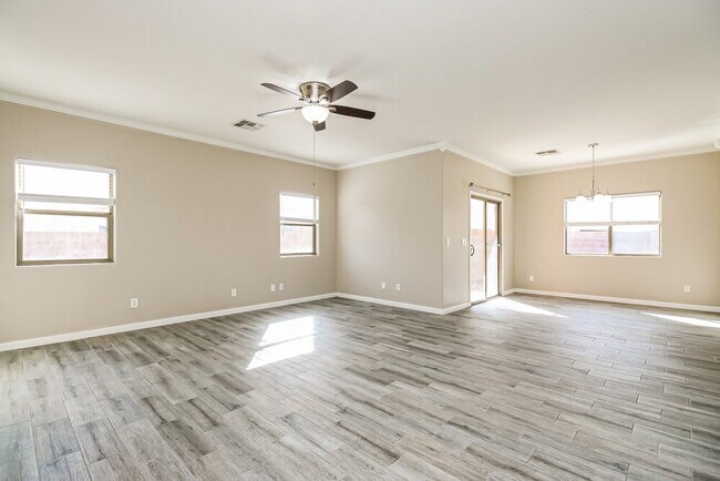 Foto del edificio - 261 N Valle Verde