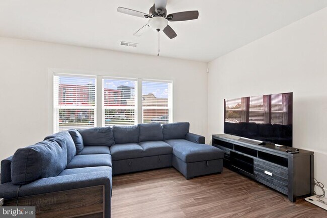 Building Photo - 44730 Tiverton Sq