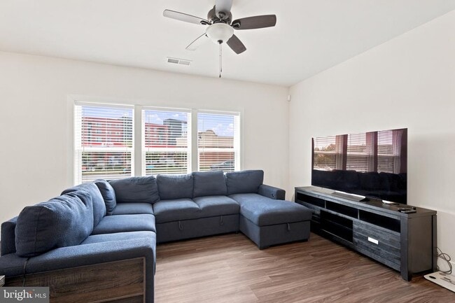 Foto del edificio - 44730 Tiverton Sq